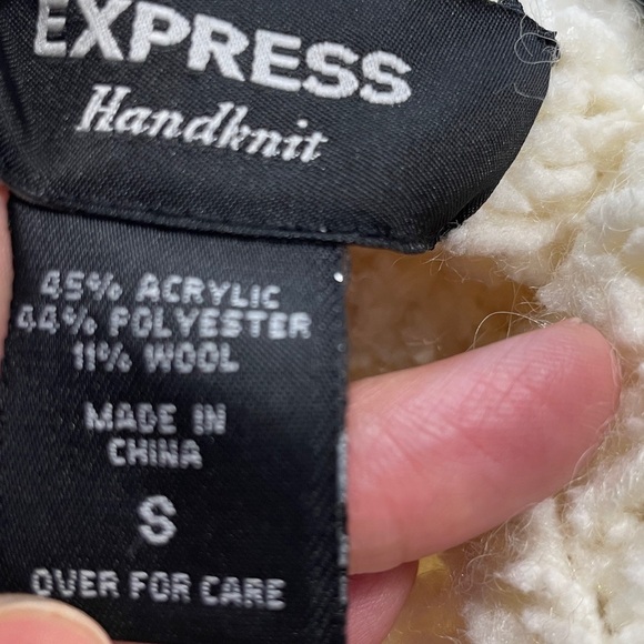 Express Ivory Chunky Hand Made Knit Pullover in size S - Picture 4 of 5